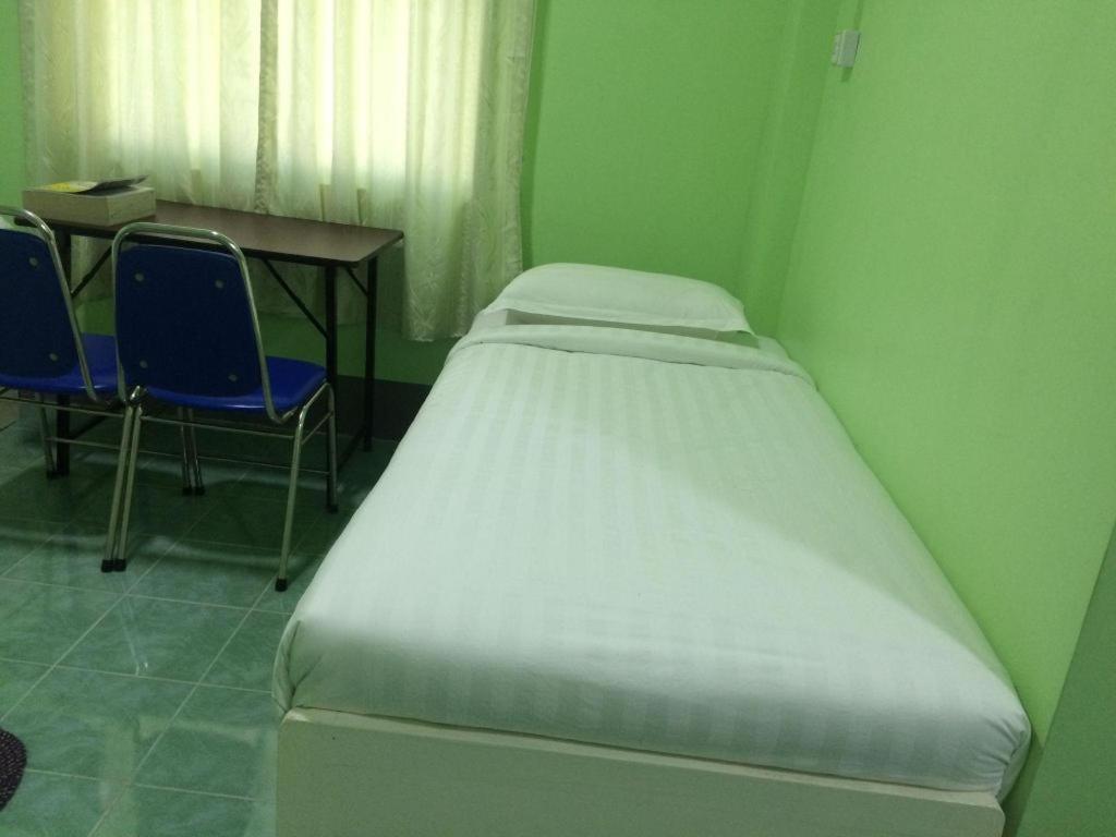 Nay Chi Lin Hotel Pathein Exteriör bild