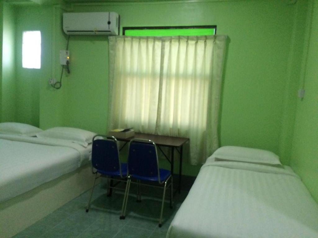 Nay Chi Lin Hotel Pathein Exteriör bild