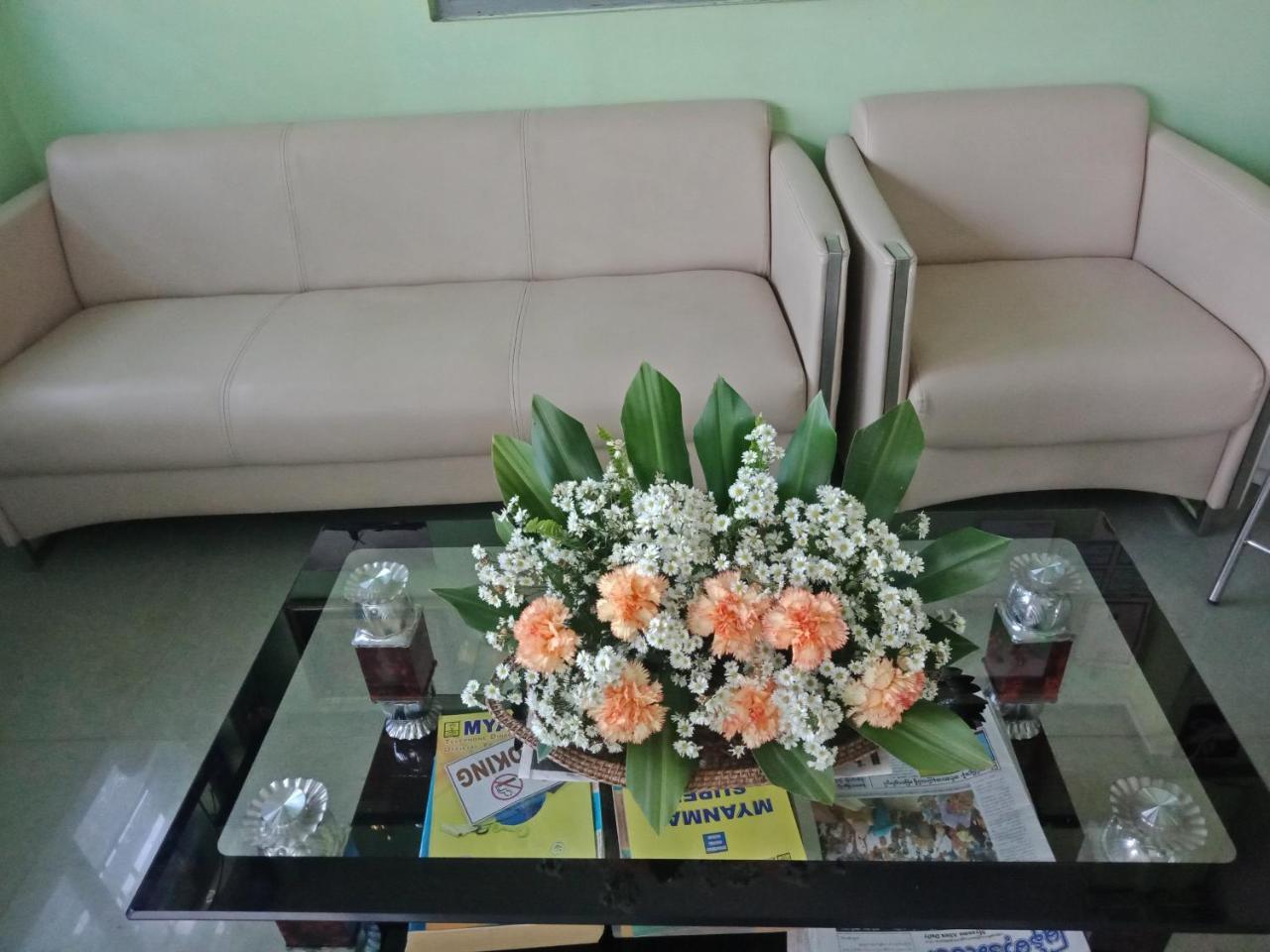 Nay Chi Lin Hotel Pathein Exteriör bild
