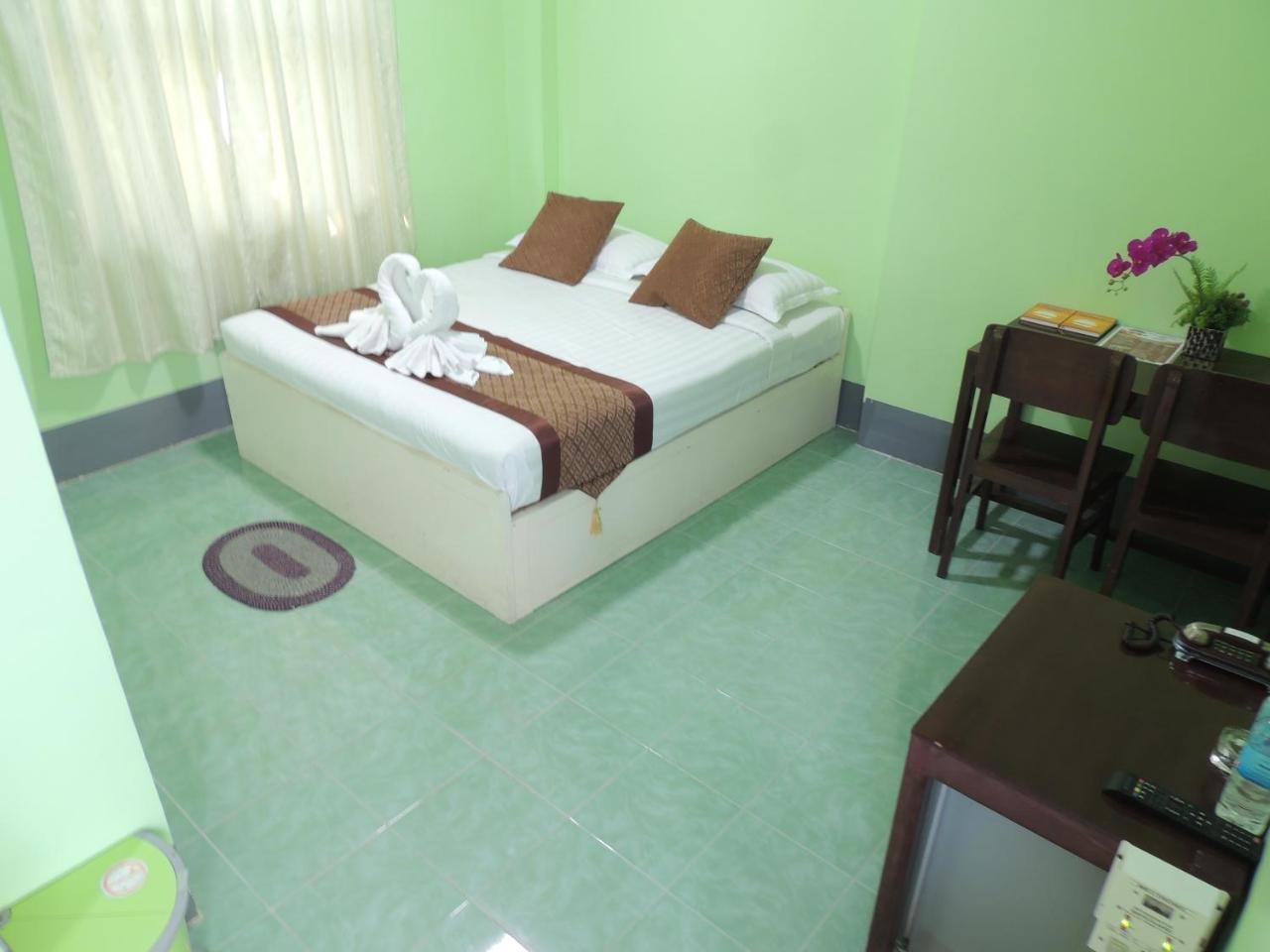 Nay Chi Lin Hotel Pathein Exteriör bild