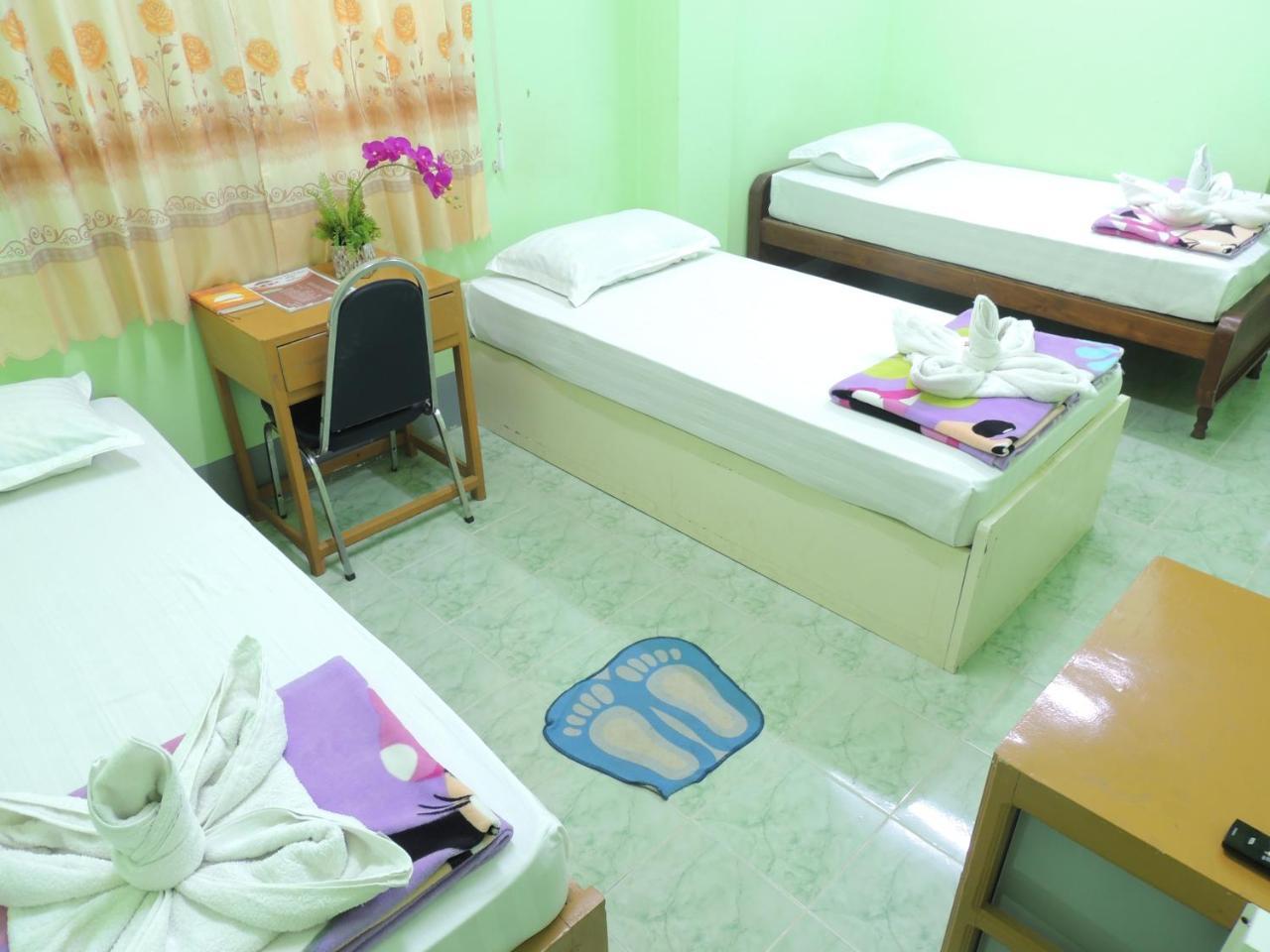 Nay Chi Lin Hotel Pathein Exteriör bild