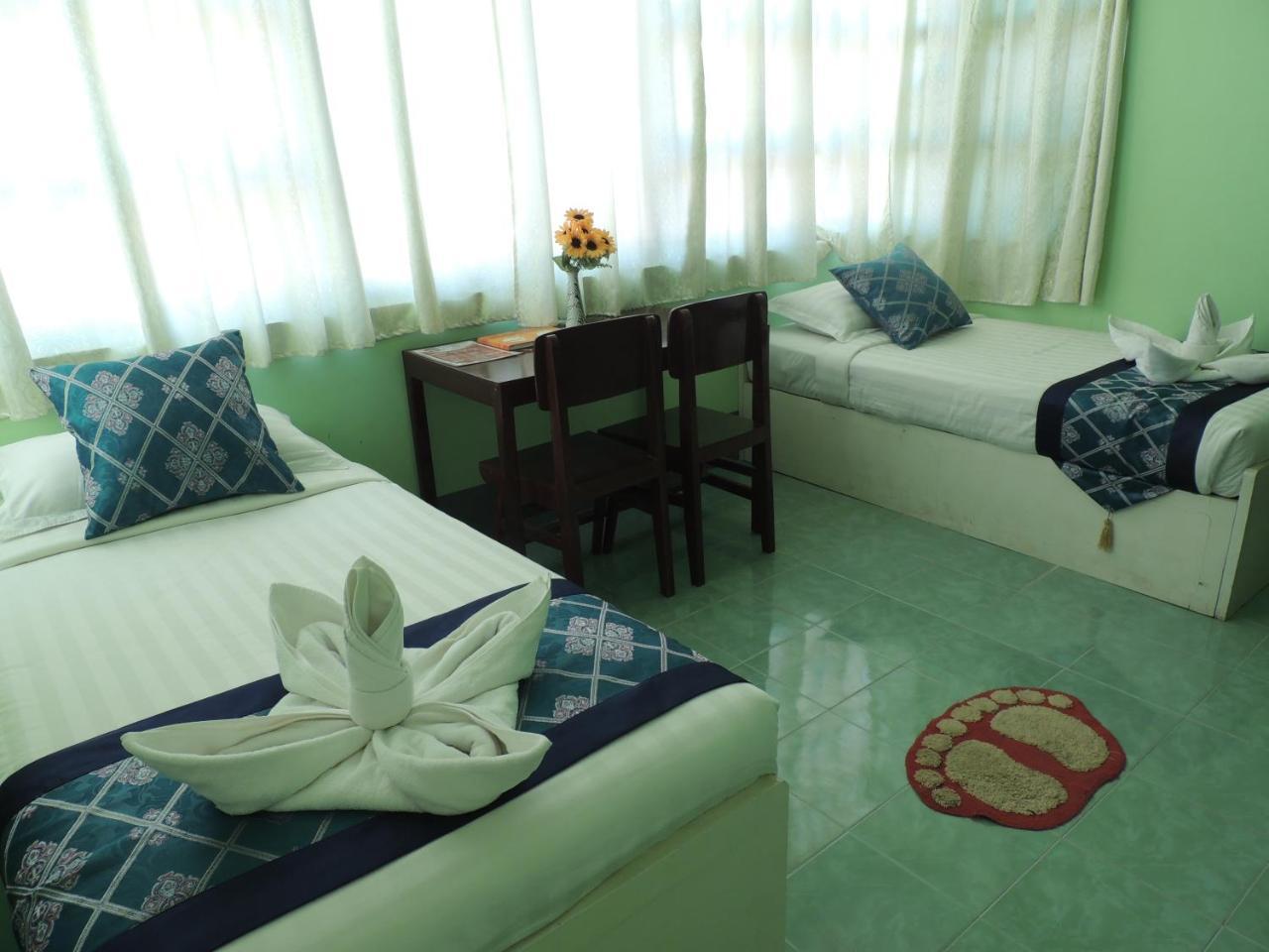 Nay Chi Lin Hotel Pathein Exteriör bild